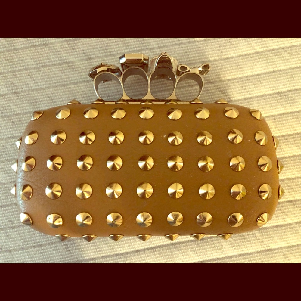 Studded clutch